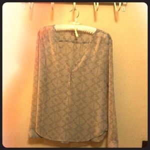 Great blouse for work or casual with jeans.